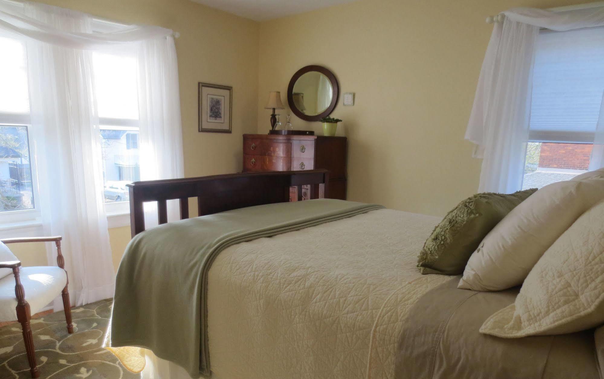 Robinsong Bed & Breakfast Thorold Eksteriør bilde
